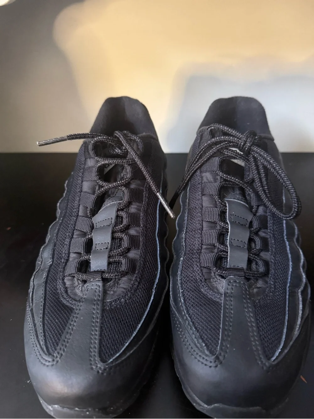 Nike Men's All-Black Low-Top Sneakers 7Y